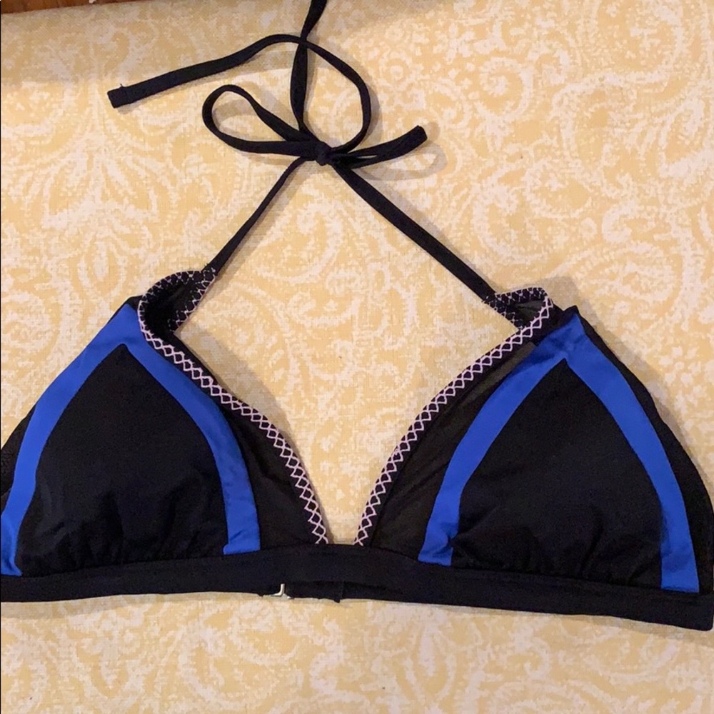 Strapping black bikini top